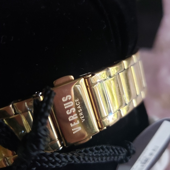 VERSUS VERSACE | Covent Garden Crystal Bracelet Watch - Picture 4 of 16